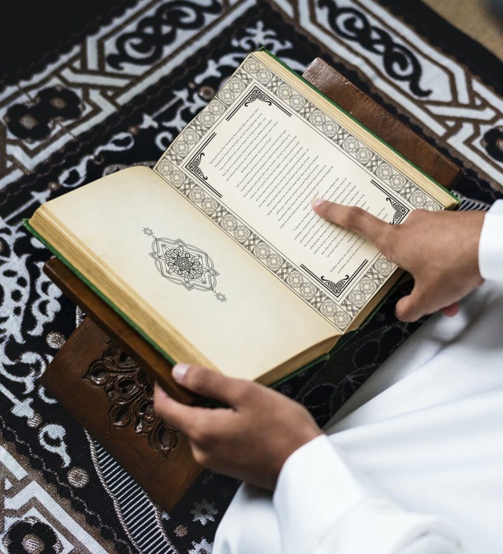 muslim-man-studying-the-quran.jpg